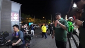 一团和气！北京球迷调侃路过的天津球迷&ldquo;中奖概率倍儿高&rdquo;😅