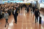 日媒：日本约700名球迷接机，球迷高喊&ldquo;各位辛苦&rdquo;&ldquo;感谢付出&rdquo;